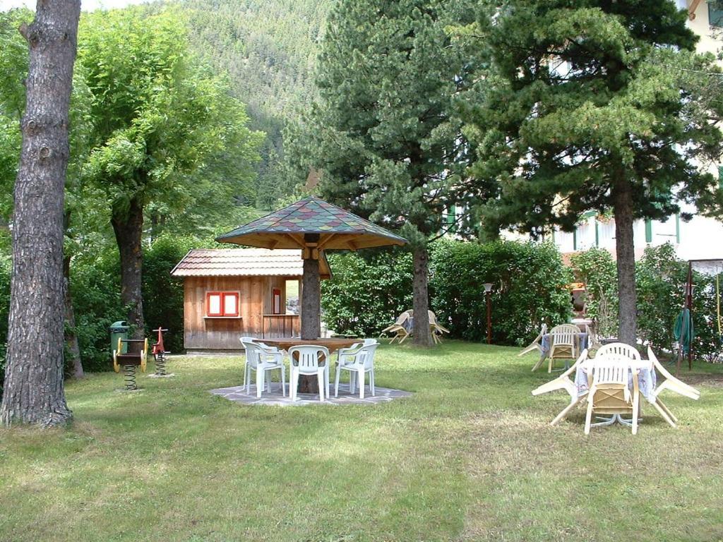 Hotel Montana Pozza di Fassa Exterior photo